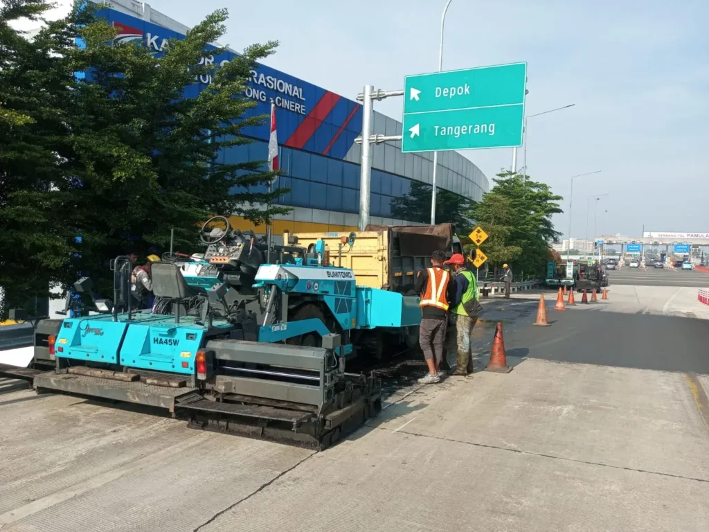 Pekerjaan Pengaspalan Jalan tol