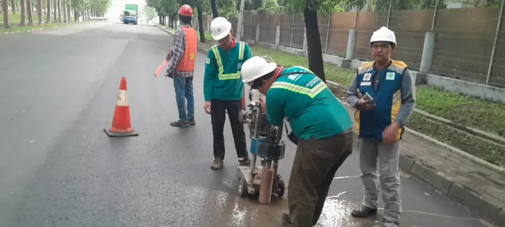 Jasa Tukang Aspal Jakarta (3) Proses Core Drill Aspal